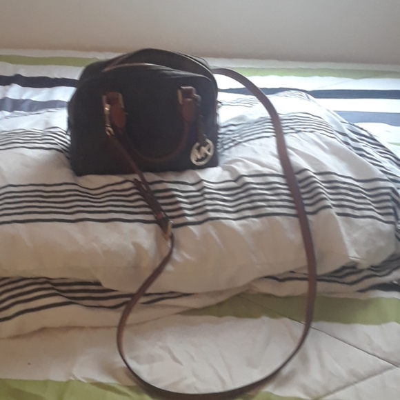 Michael Kors purse - Picture 1 of 3